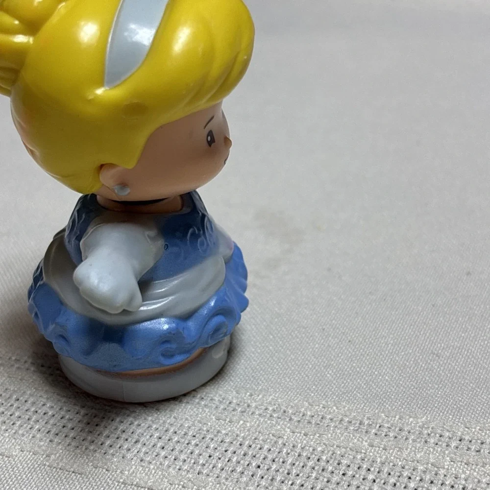 Fisher Price Little People Disney Princess Cinderella Holding Shoe Slipper